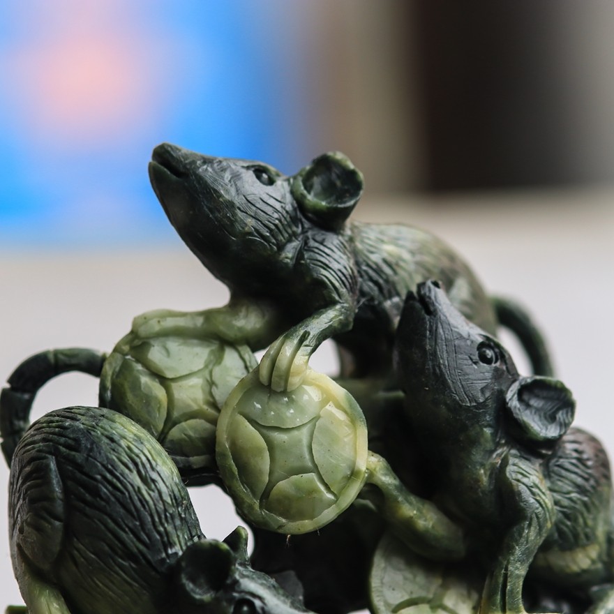 精品独山玉巧雕件《五鼠送财》2950g 收藏 送礼佳品