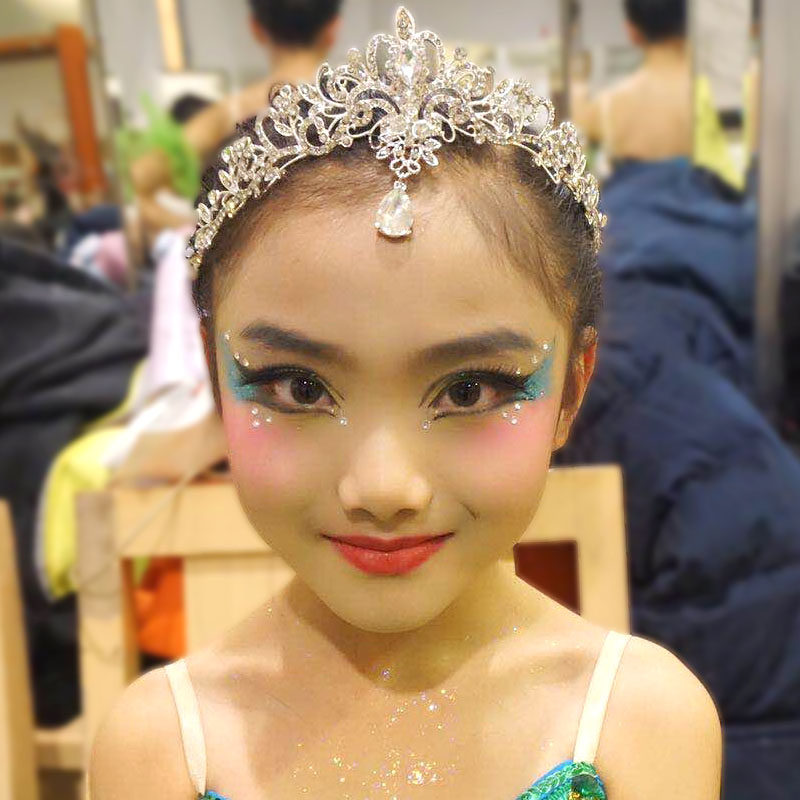 一折眼影眉笔套装_儿童舞台妆眼影盘多色眼钻眉笔睫毛膏假睫毛口红