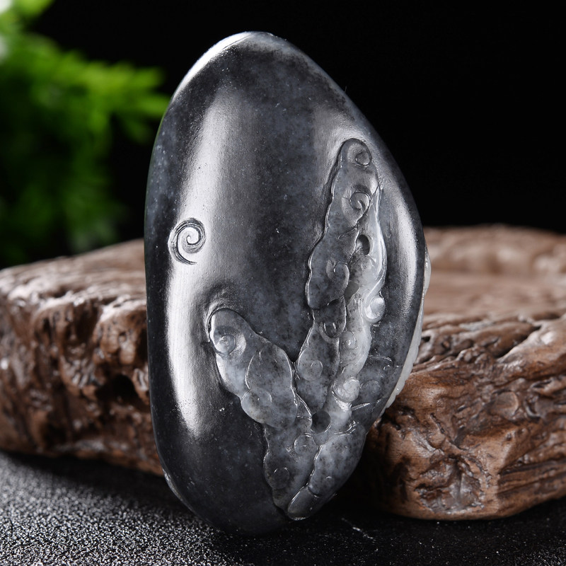 黑白分明特色和田玉 墨玉靑花封侯拜相挂件 63.20克