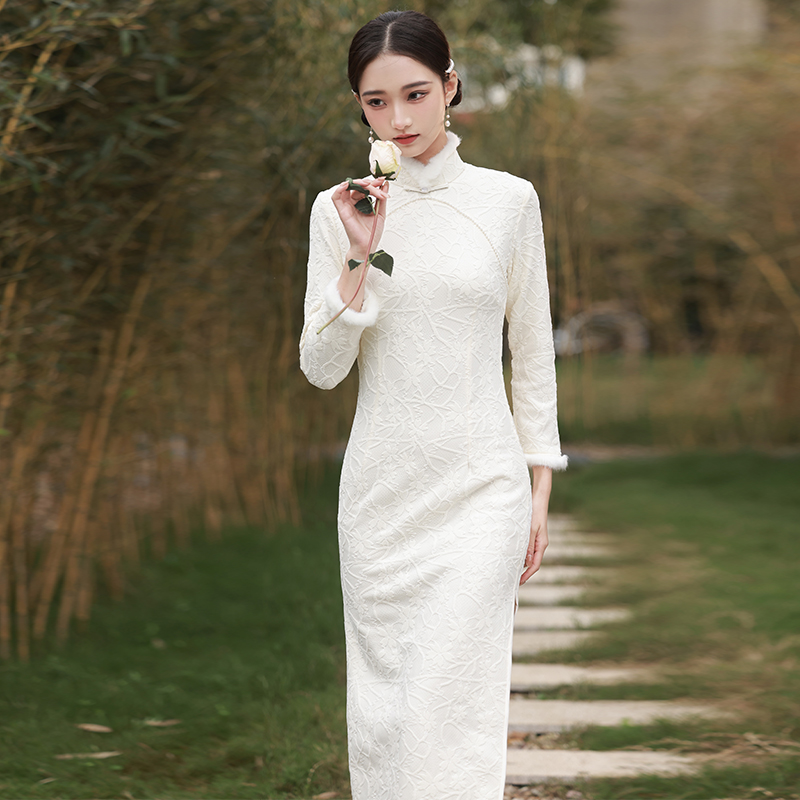 红舍旗舰店的优惠券大全—白色改良长款旗袍2021年秋冬季新款中国风