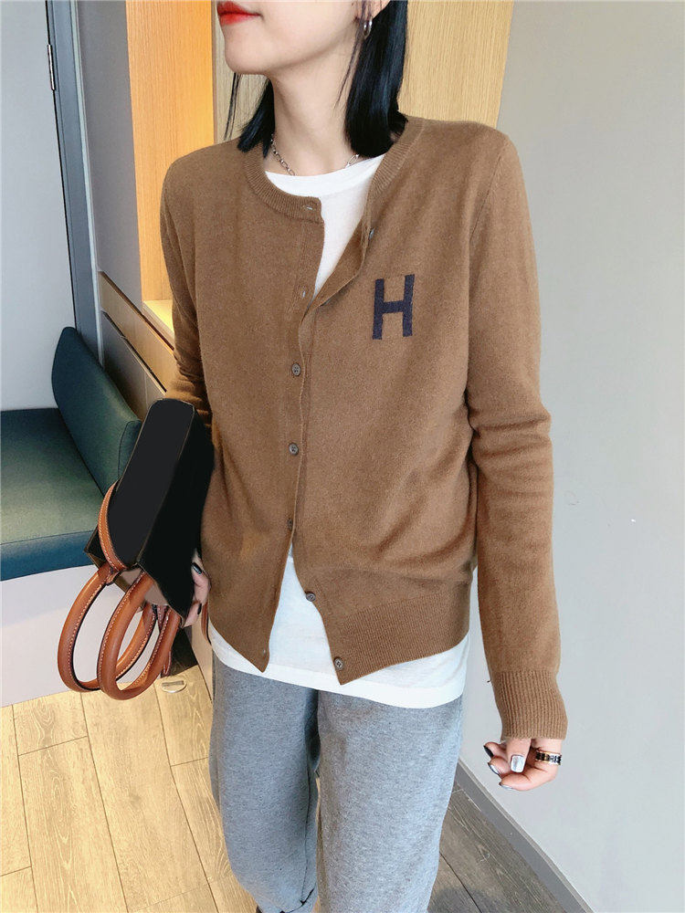 小个子圆领字母印花棕色针织开衫毛衣女2022春装新款欧洲站欧货潮