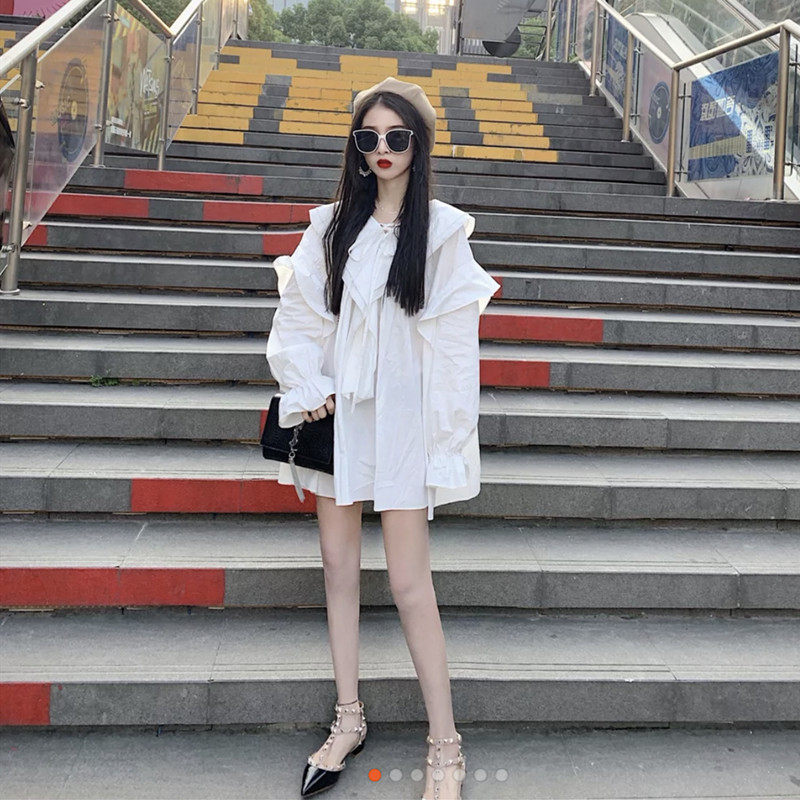 热销快手网红同款女 衣服_社会女快手网红抱走潘婷同款宽松v领荷叶边