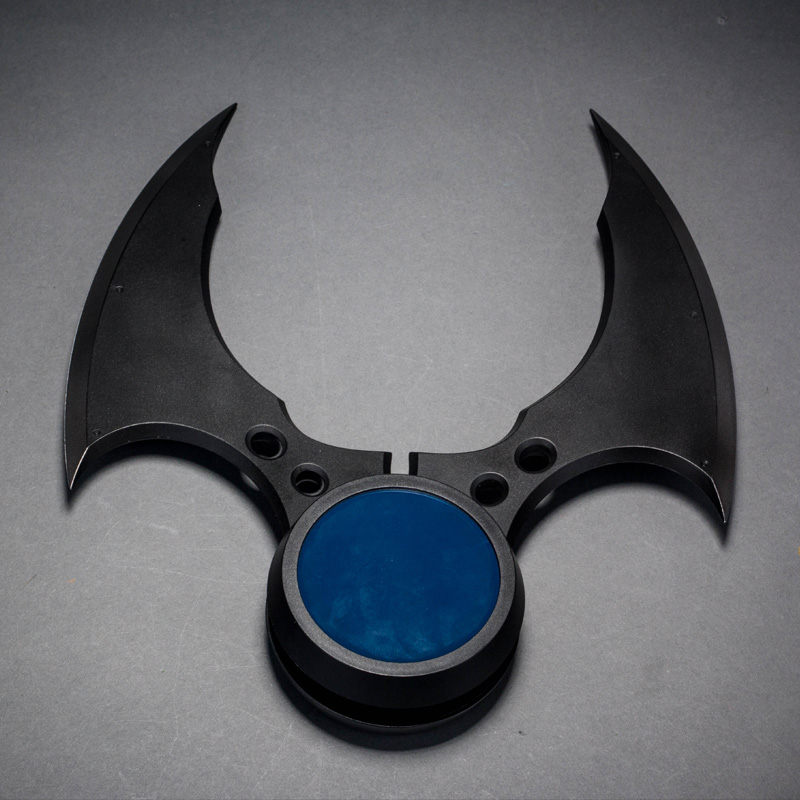 特价蝙蝠侠飞镖_q-neca 1/1 蝙蝠侠武器可变形led可发光武器 飞镖道具