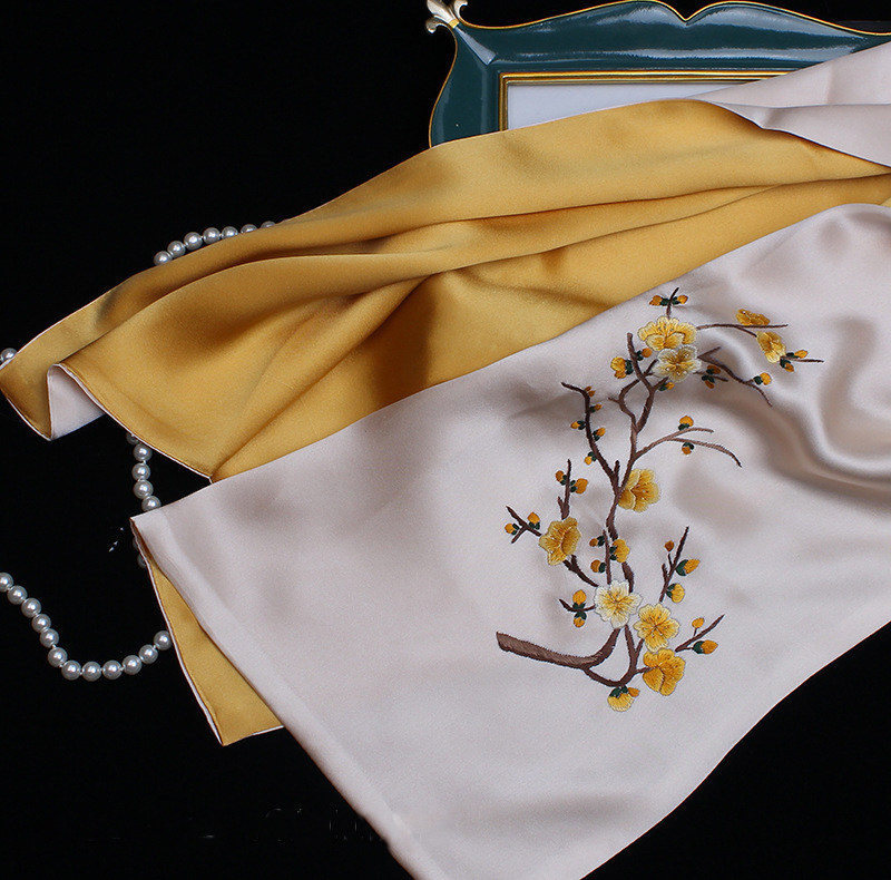 真丝围巾女苏绣旗袍披肩丝绸刺绣梅花送妈妈款秋冬季桑蚕丝丝巾