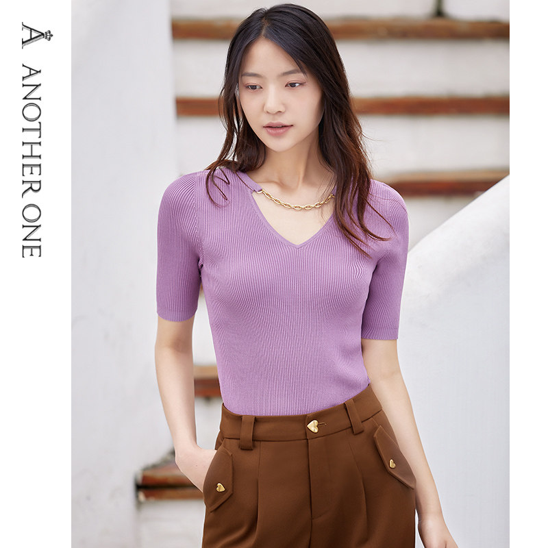 another one2021秋季新款短袖针织衫女修身显瘦v领链条装饰上衣