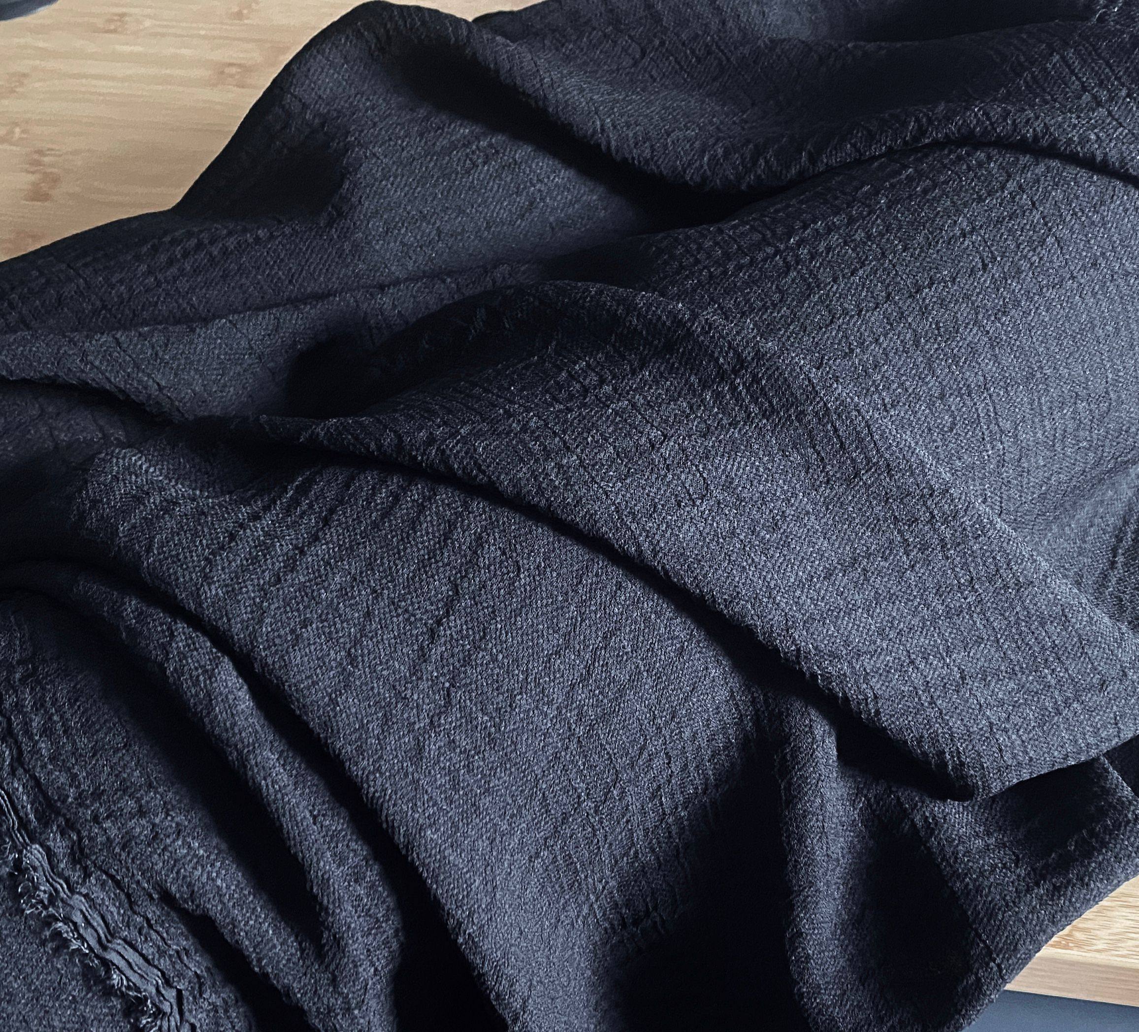 缪可日本进口高级醋酸绉纱裤子面料 藏青提花夏季透气垂连衣裙布