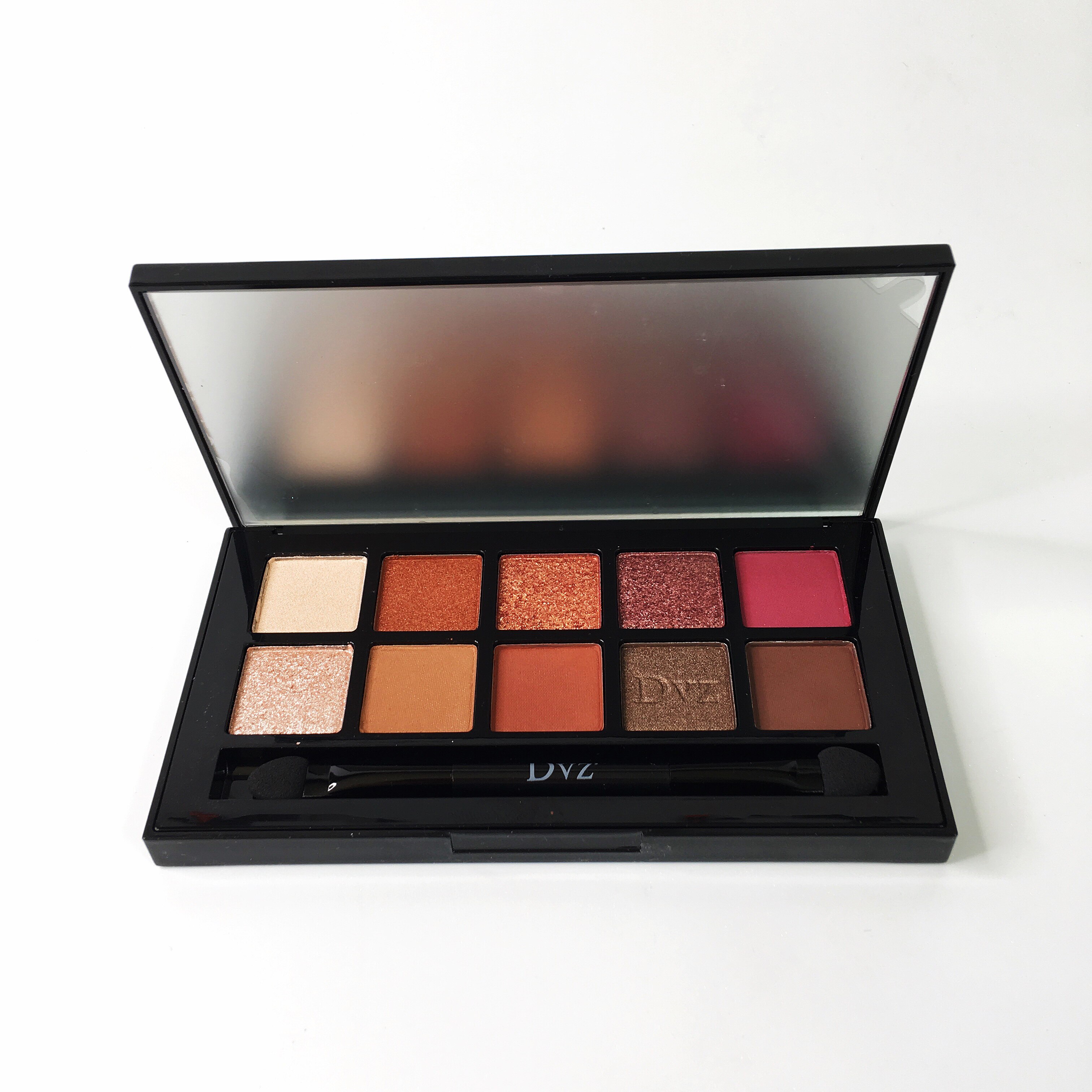 一折朵色眼影盘 dvz