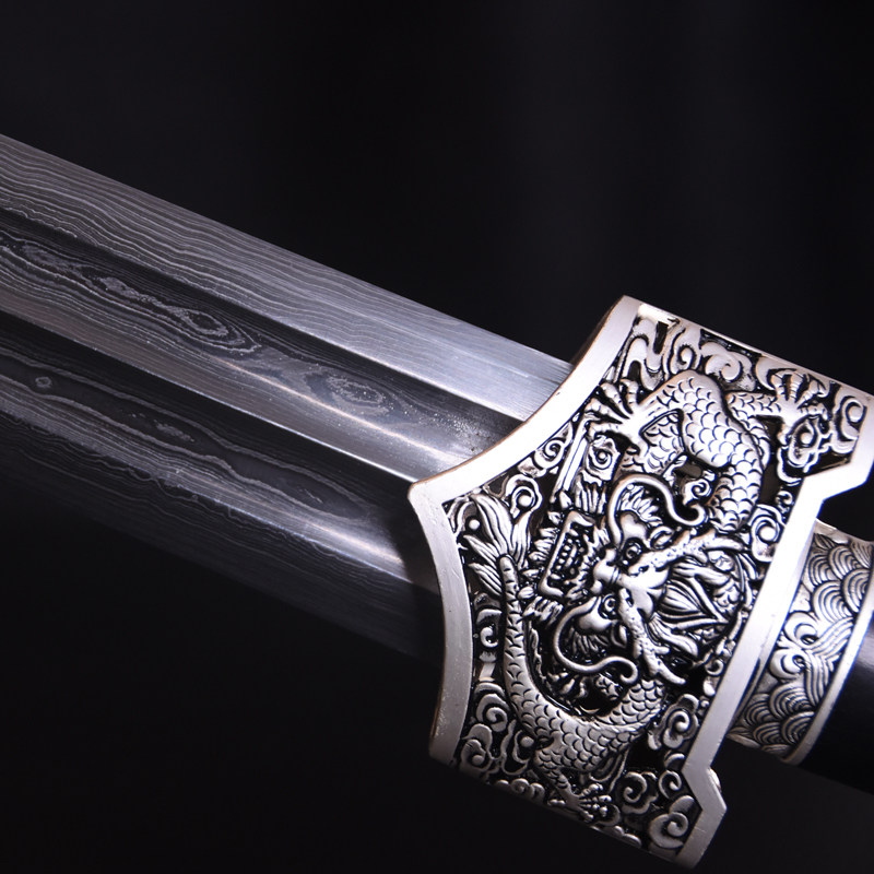 龙纹剑 叶端文 宝剑锻制技艺非遗传承人(未开刃)