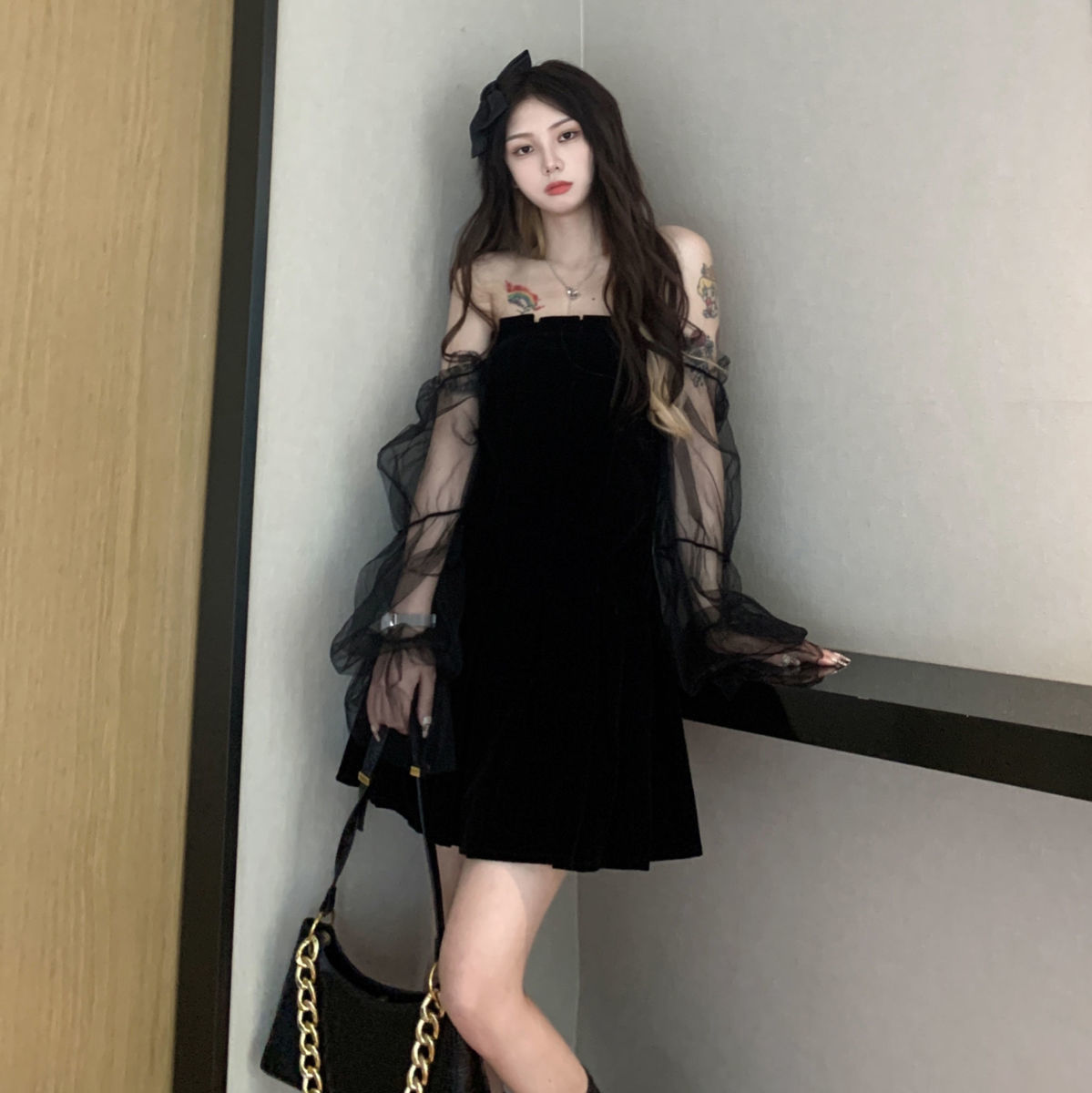 2023年新款女装春夏季韩版赫本风法式复古暗黑系连衣裙设计感小众