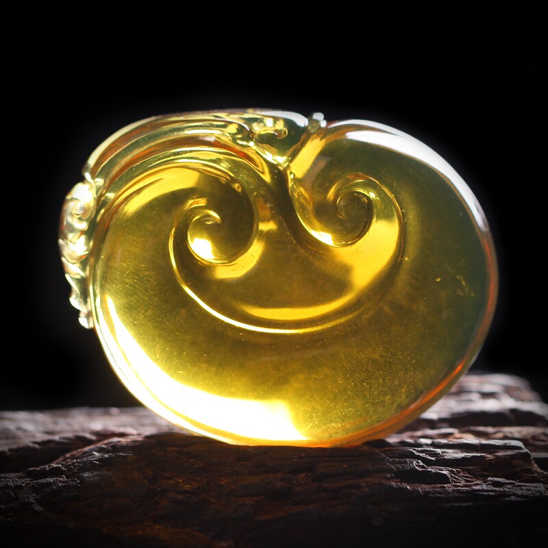 14.11g【精品绿茶珀】琥珀精品如意挂件【强荧光】