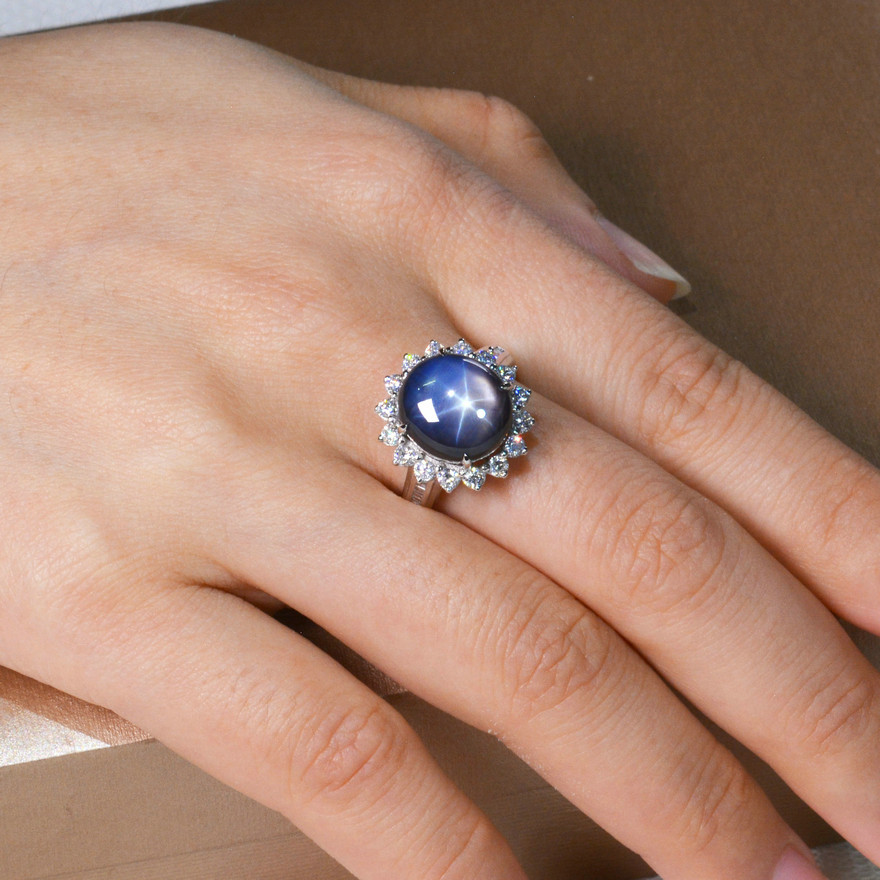 9.22ct 18k金天然星光蓝宝石戒指 伴镶钻石 7176