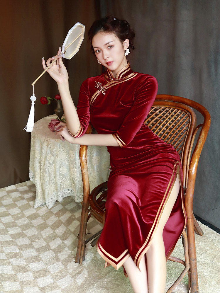 酒红色丝绒旗袍2021年新款复古中国风长款改良版连衣裙新娘敬酒服