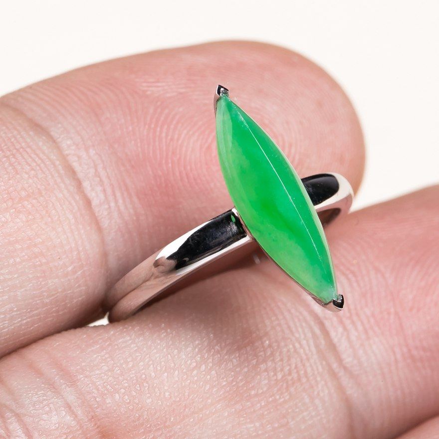 18k金阳绿翡翠马眼戒指 2.522g