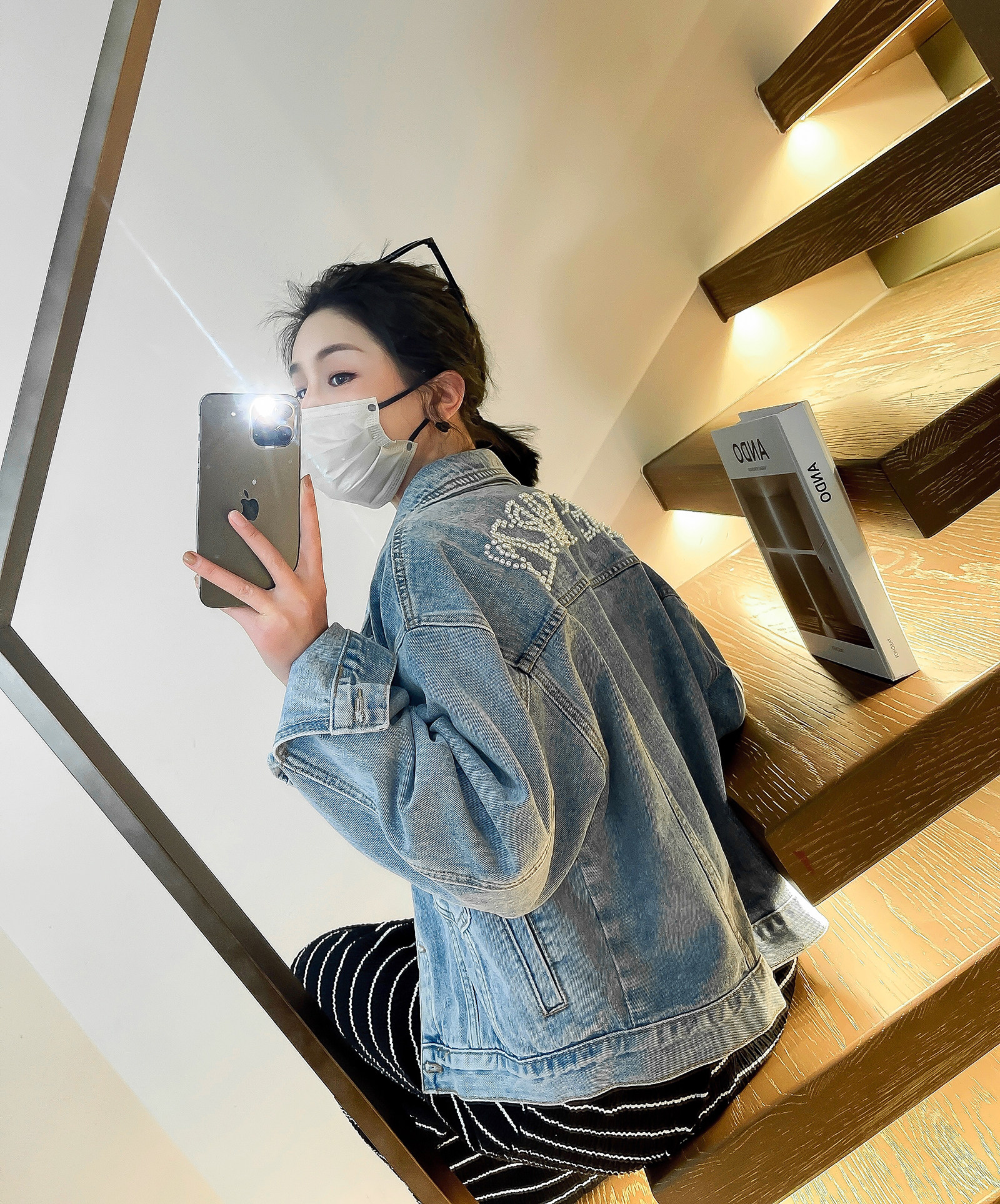 后背钉珠牛仔外套女短款2022春季新款韩版小个子显瘦浅蓝色牛仔衣