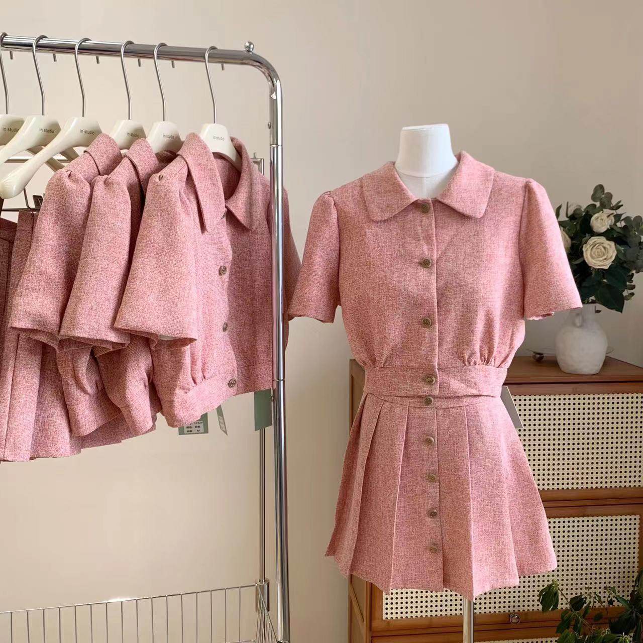 粉色套装小香风