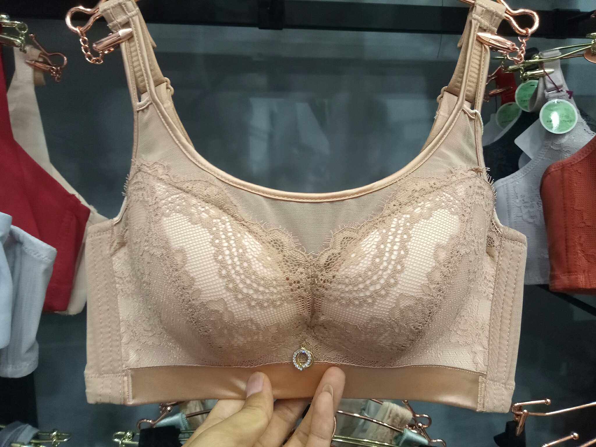 特价康舒美文胸2017新款_2018康舒美秋冬新款8103无钢圈文胸薄b杯抹胸