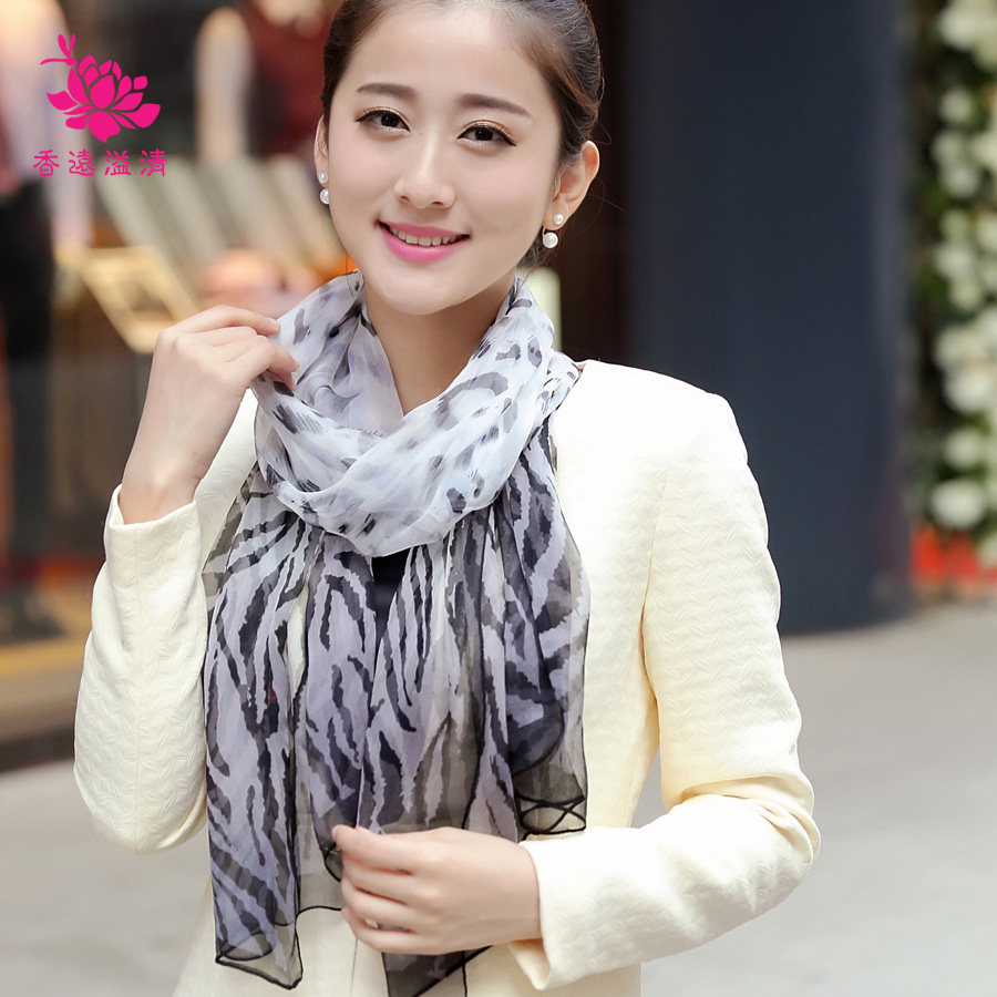 香远溢清春秋时尚豹纹真丝丝巾长款桑蚕丝围巾雪纺纱巾女长巾
