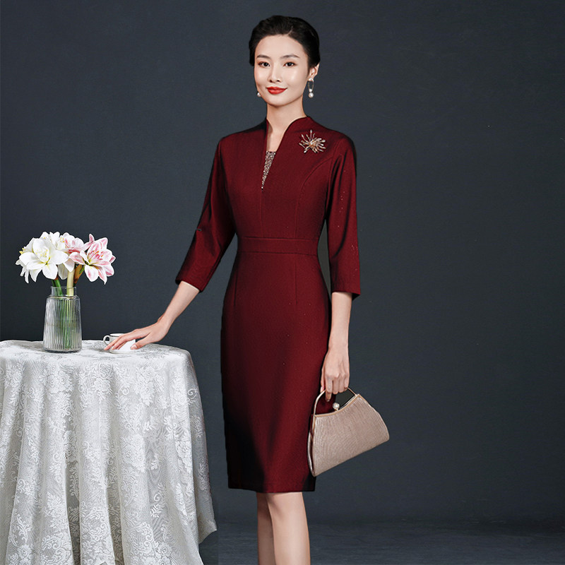 喜婆婆春装旗袍年轻妈妈婚宴礼服酒红色高贵洋气丈母娘结婚连衣裙