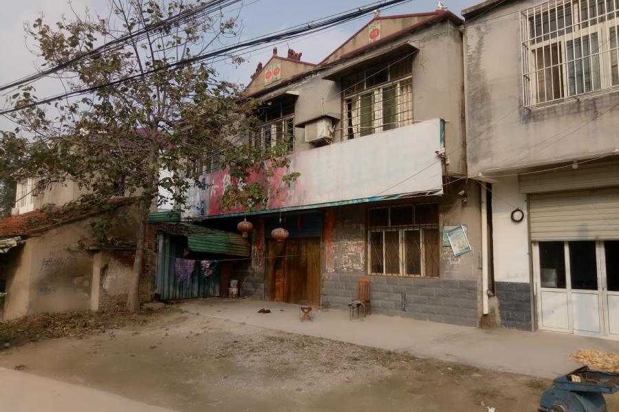 【变卖】南旺镇十里闸北村的院落一处,二层楼房,建筑面积233.08平方米