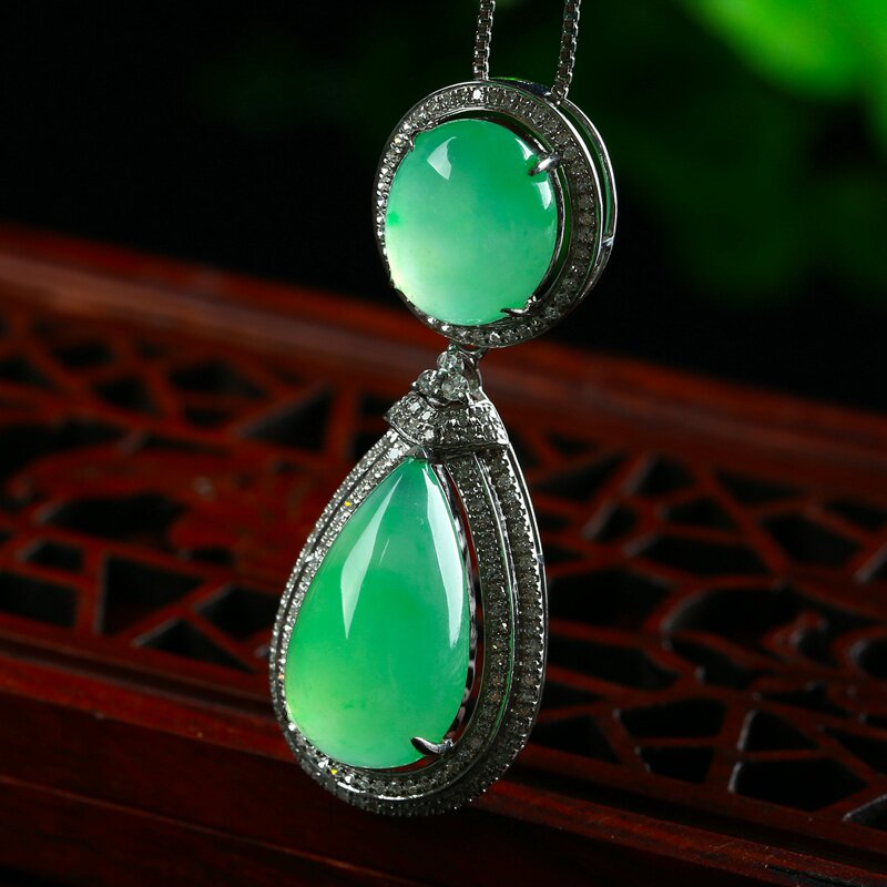 精工18k金钻豪镶翡翠戒面吊坠 缅甸翡翠a货 7.23g