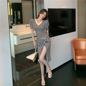 Live shooting! Design stripe dress V-neck bubble sleeve drawcord waist fold split