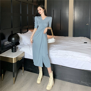 Real shooting high-grade feeling in summer， slim waist， sexy temperament， irregular split skirt dress