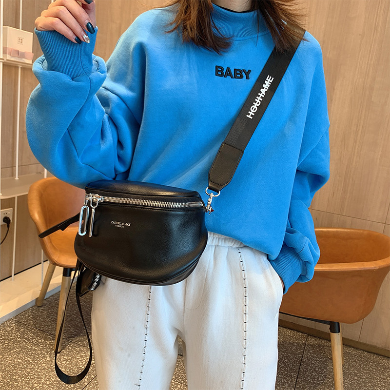 真皮胸包女2021新款潮牛皮腰包宽带多用单肩斜挎小包大容量马鞍包