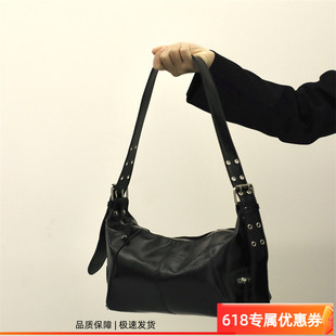 韩国小众设计包包复古百搭单肩包大容量腋下包黑色软皮拉链包通勤
