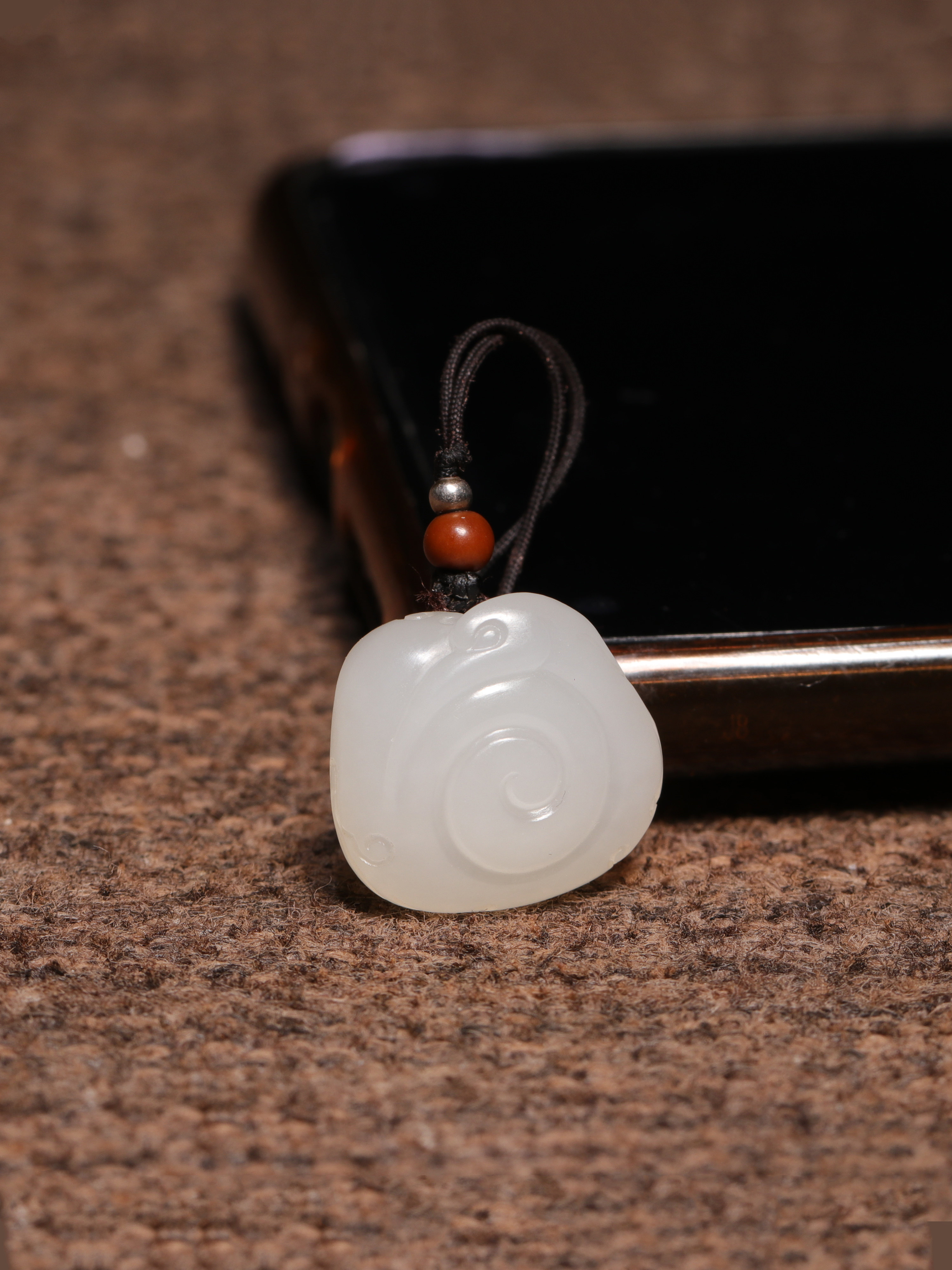 惹石新疆和田玉老鼠黄口料生肖鼠松鼠男女吊坠玉挂件