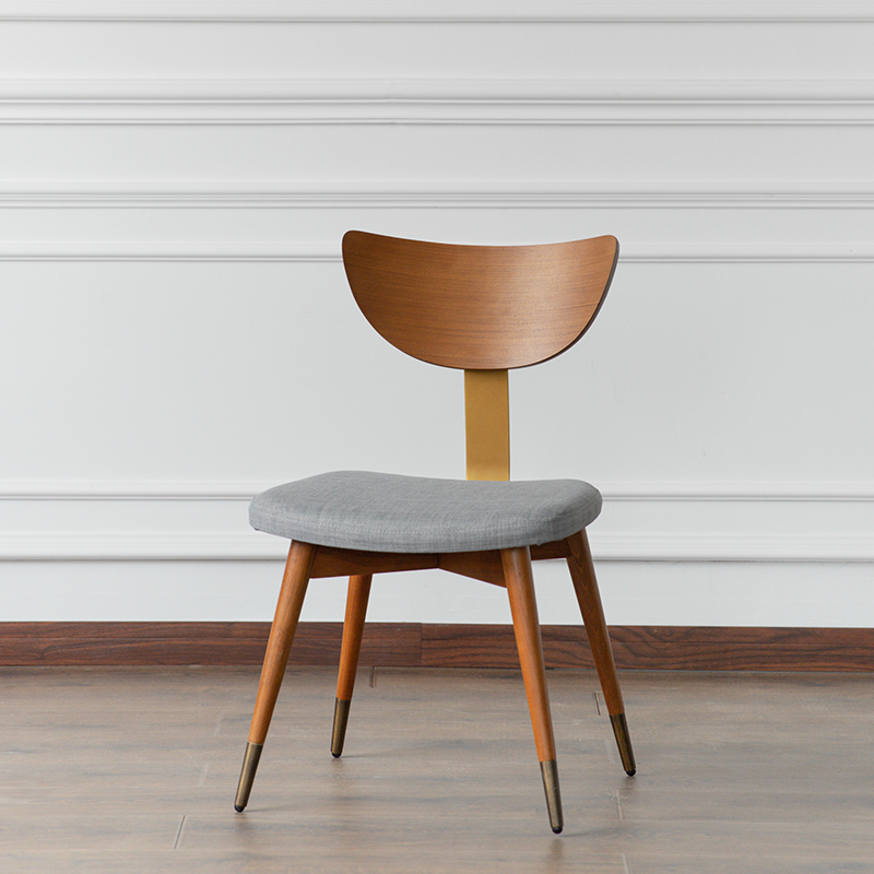 MOOGI/高端棕色单人网红轻奢实木布艺餐厅小户型椅子做旧设计原木