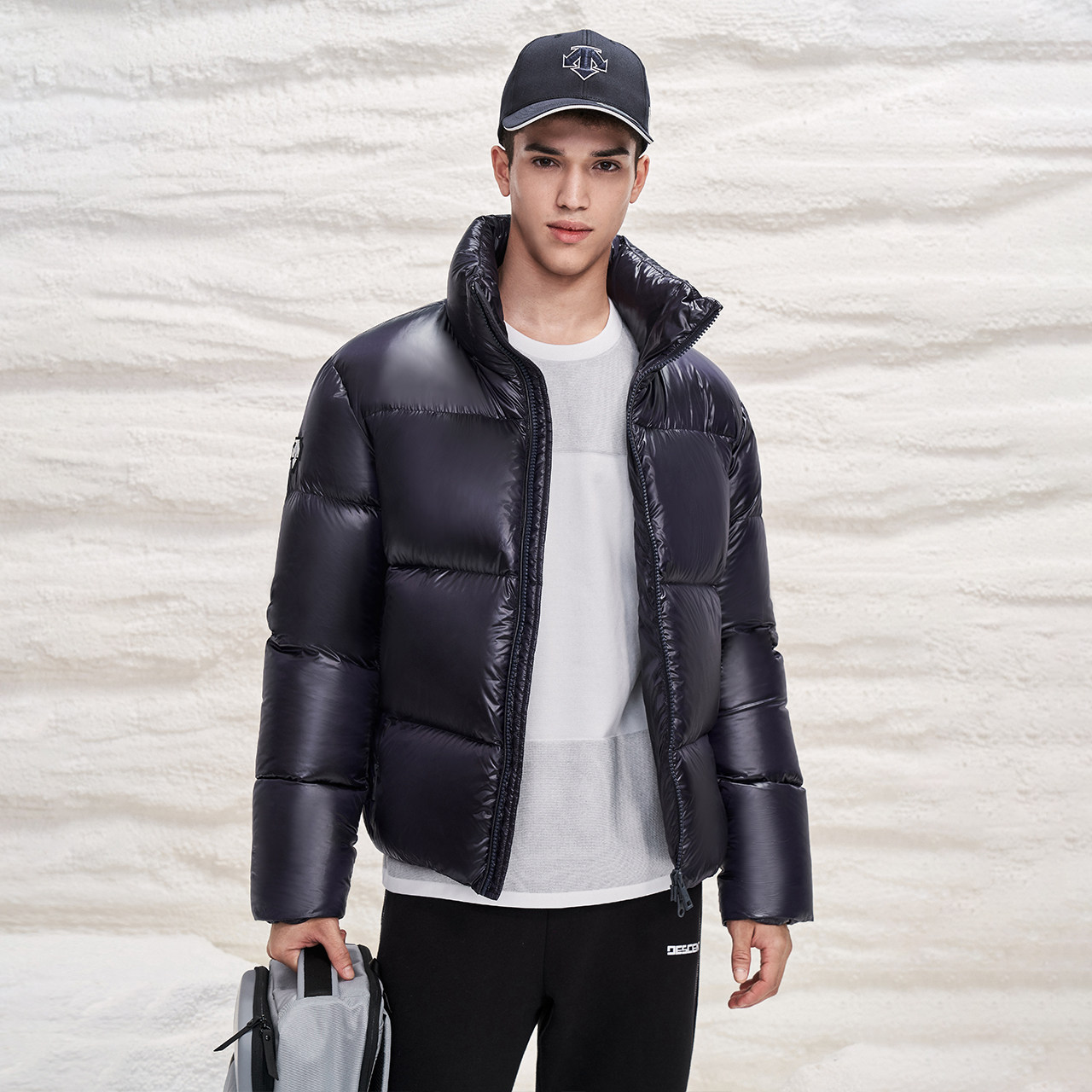 男亮面羽绒服