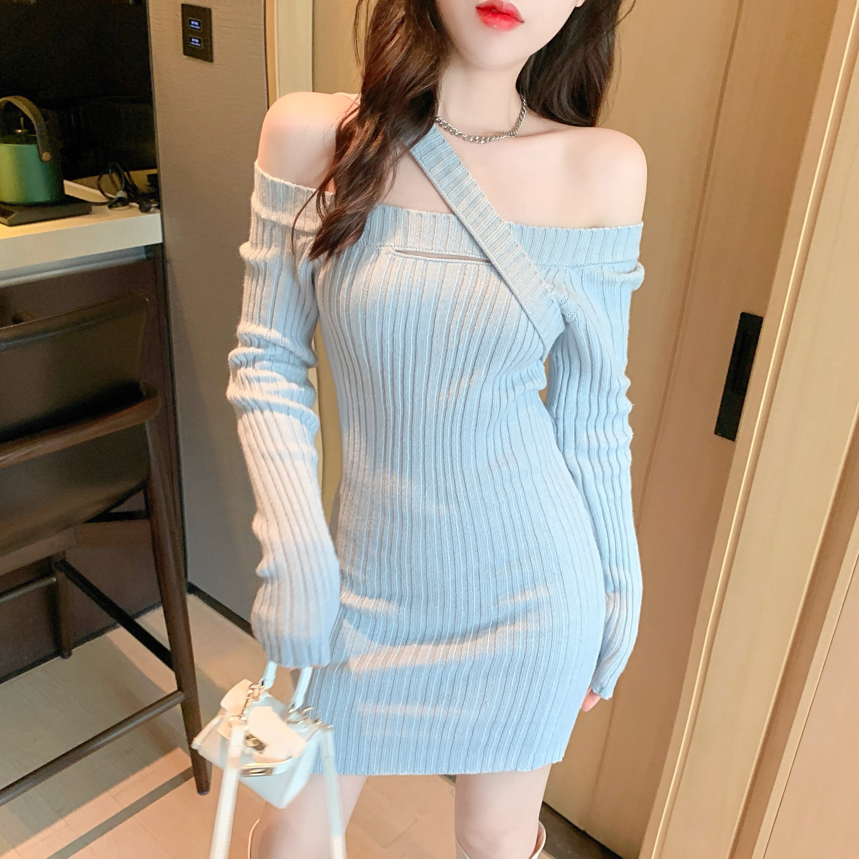 小心机性感挂脖多种穿法连衣裙秋冬纯欲甜辣不规则针织包臀裙,女装