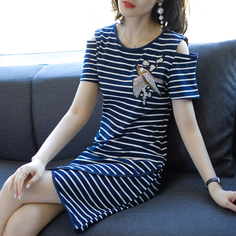 2018韩版女装春夏新款短袖复古连衣裙条纹露肩优雅修身减龄针织裙