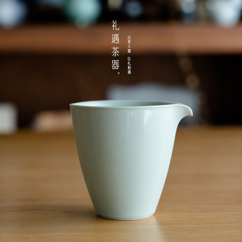 宋青釉鸭蛋青陶瓷公道杯大容量家用青瓷公杯分茶器中式茶海茶具