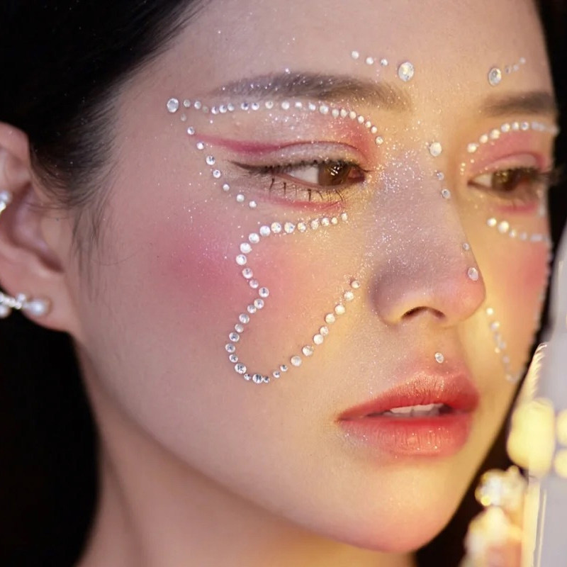 2网红眼妆亮钻亮片眼角眼部眉心泪痣贴闪钻仙女泪钻脸上贴饰品装饰已