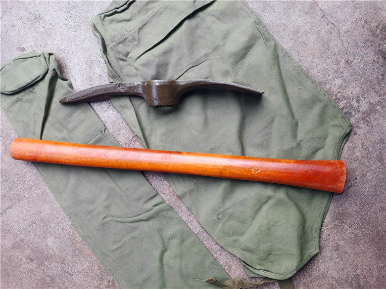 正品78年库存工兵镐户外小军镐冰镐车载救生镐战备镐锰钢户外便携