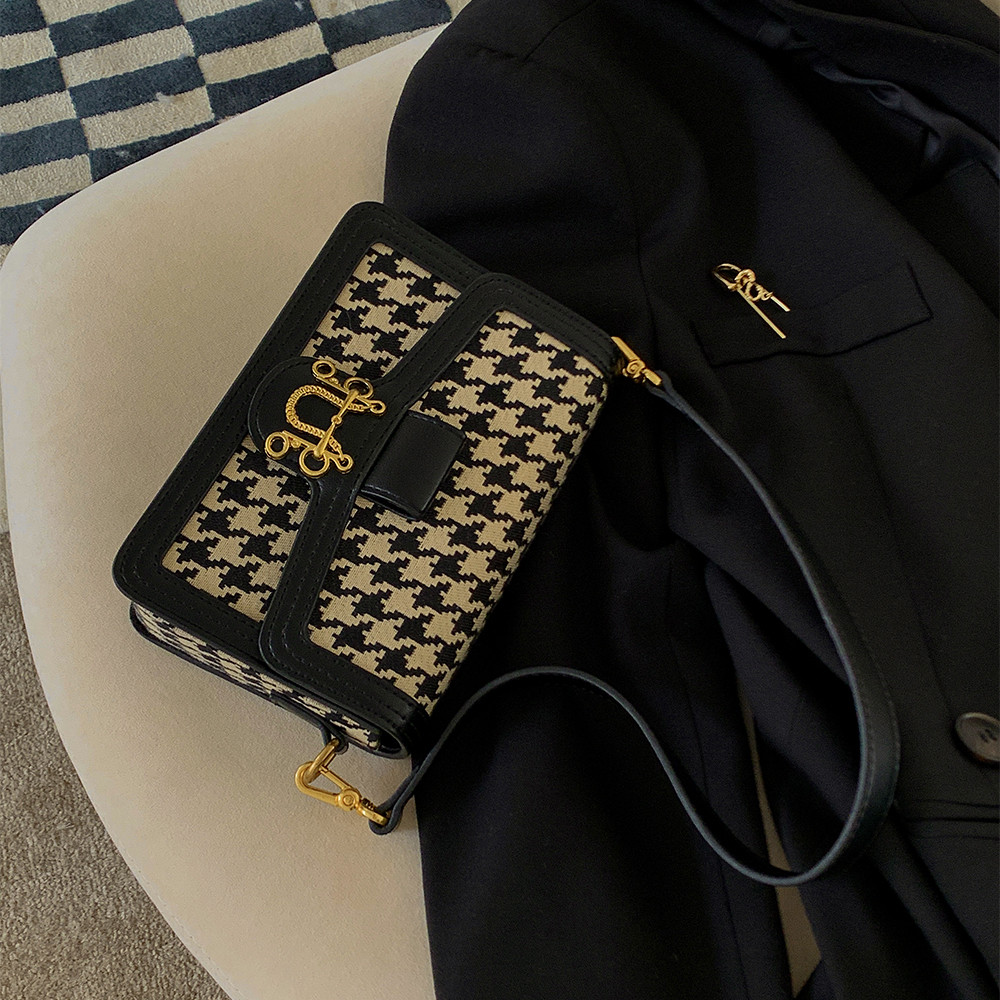 ck秋冬质感包包女2021新款高级感法国小众轻奢洋气腋下斜挎包爆款