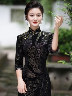 丝绒旗袍妈妈中长款2024年新款秋弹力大码金丝绒日常可穿中袖传统