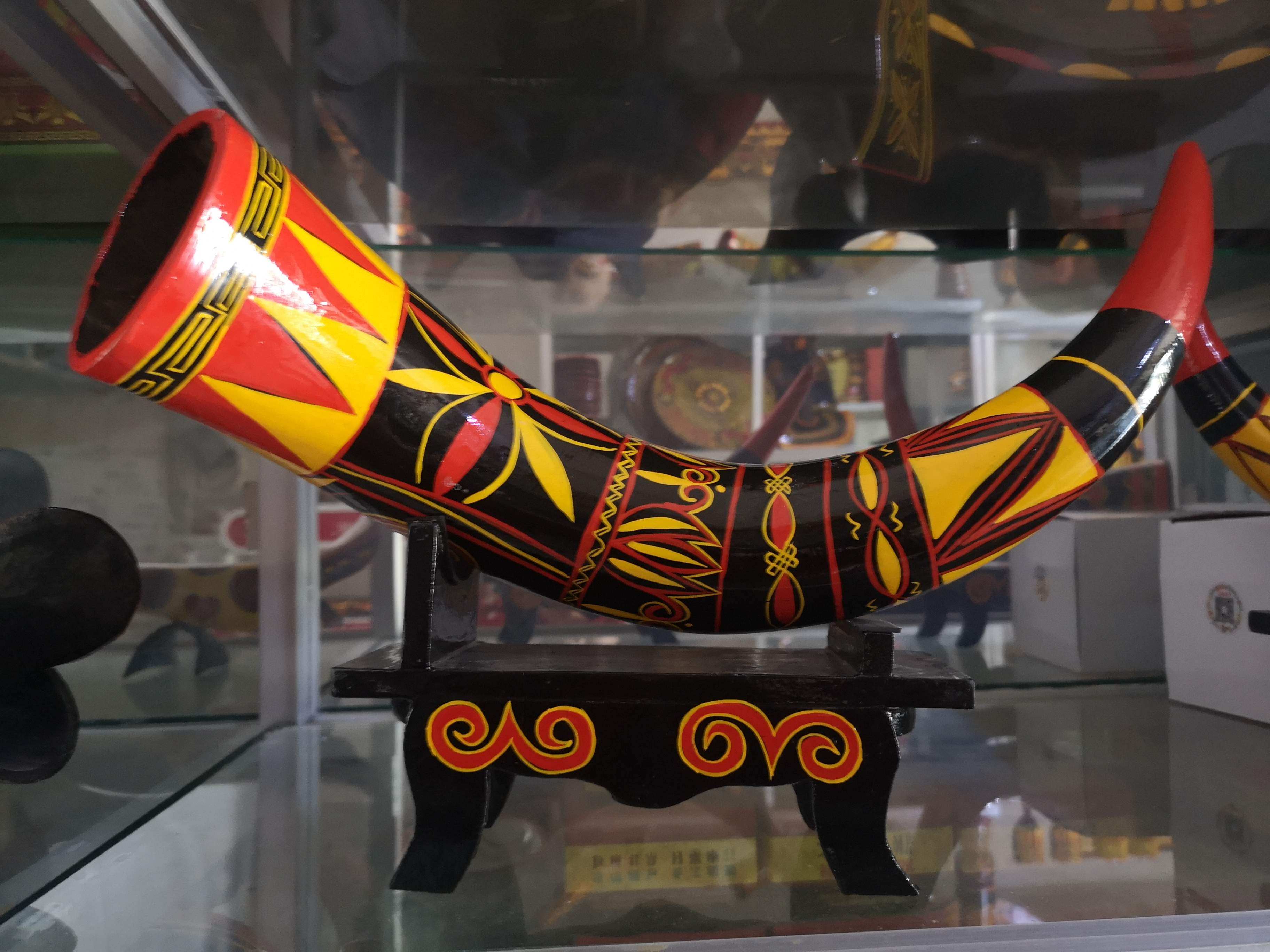 民族特色手工艺高档凉山彝族漆器天然牛角摆台摆件漆器