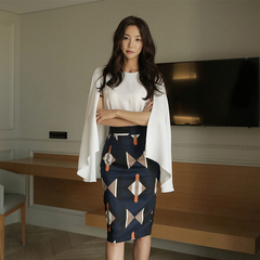 2018女装时尚韩版套装斗篷披肩衬衫上衣修身包臀印花半身裙