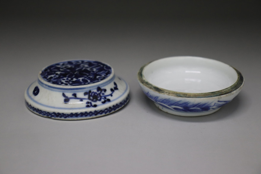 乾隆年款青花香盒