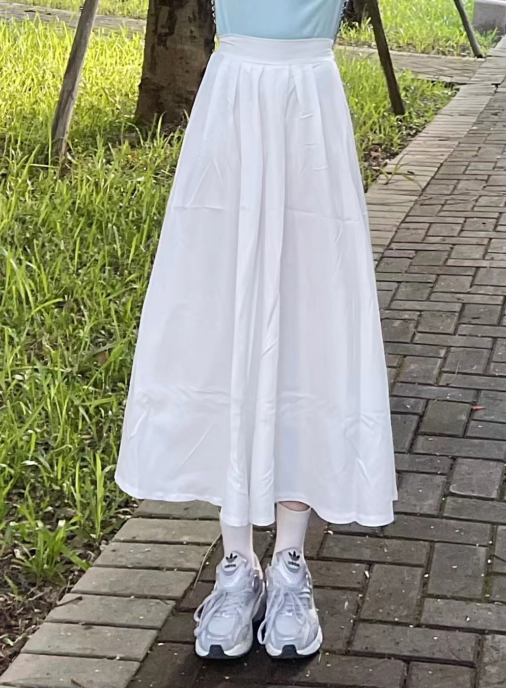 法式优雅白色赫本风松紧腰半身裙显瘦高腰气质A字中长款大摆伞裙
