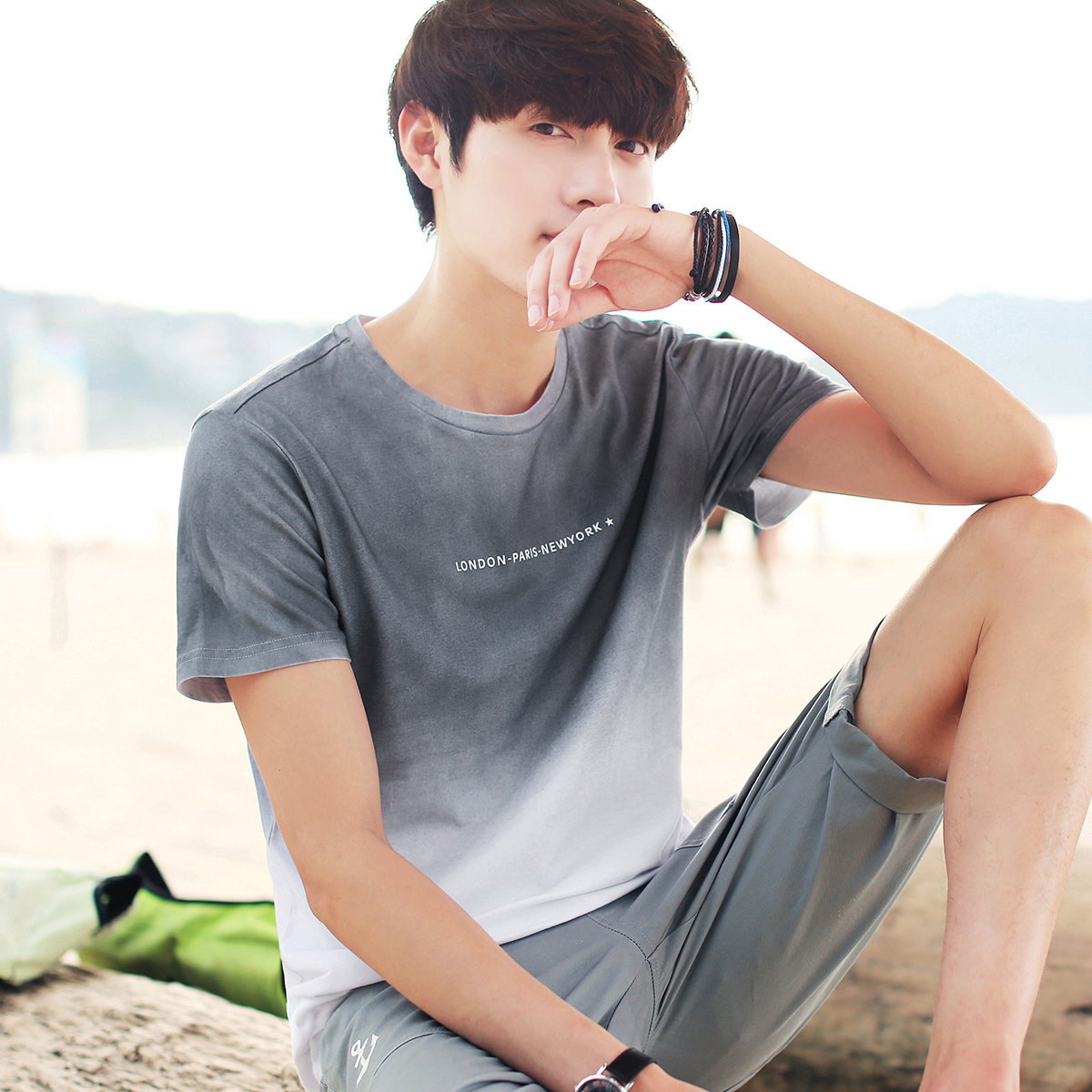 字母t恤,摇身一变成街头时尚达人