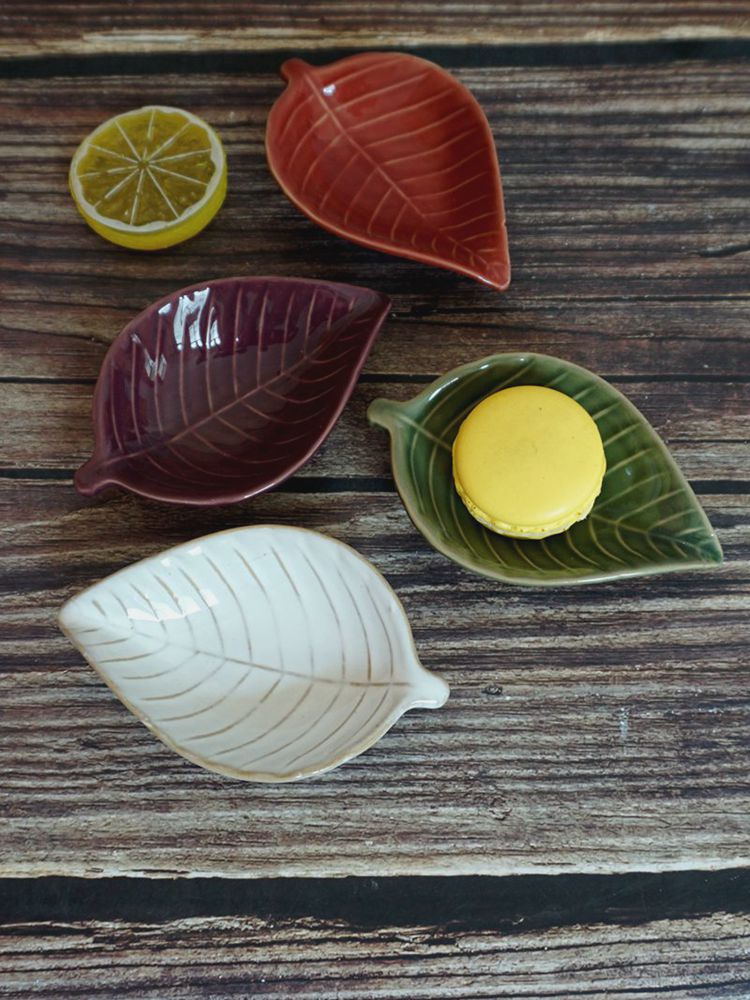 心形陶瓷酱料碟不规则酱油碟日式家用小碗零食碗浮雕纯色调味碟