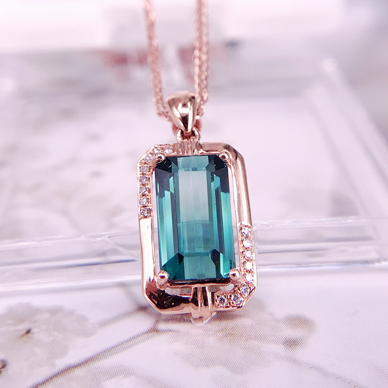 皇娇珠宝,简约时尚百搭款天然方形碧玺吊坠2.5ct,18k配钻石镶嵌