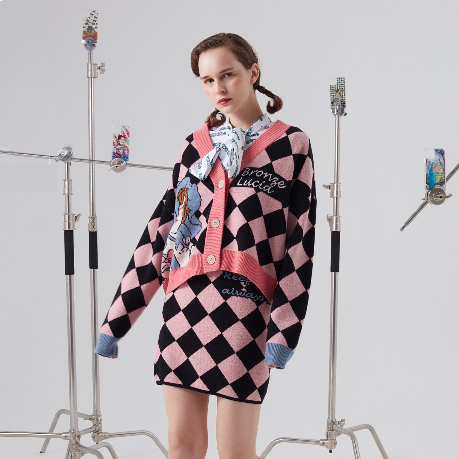 河岸家美物馆的优惠券大全—河岸家设计师bronzelucia害羞女孩粉色菱