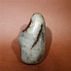 356克新疆和田青玉籽料原石雪花玉石带皮色特色籽料一手抓把件料