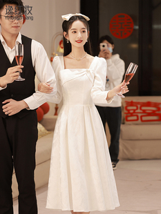 白色法式领证登记连衣裙2024新款气质订婚礼服平时可穿冬季伴娘服