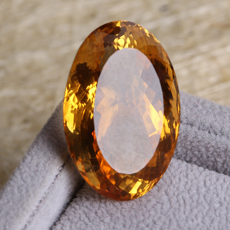 天然黄水晶刻面裸石 54.65ct