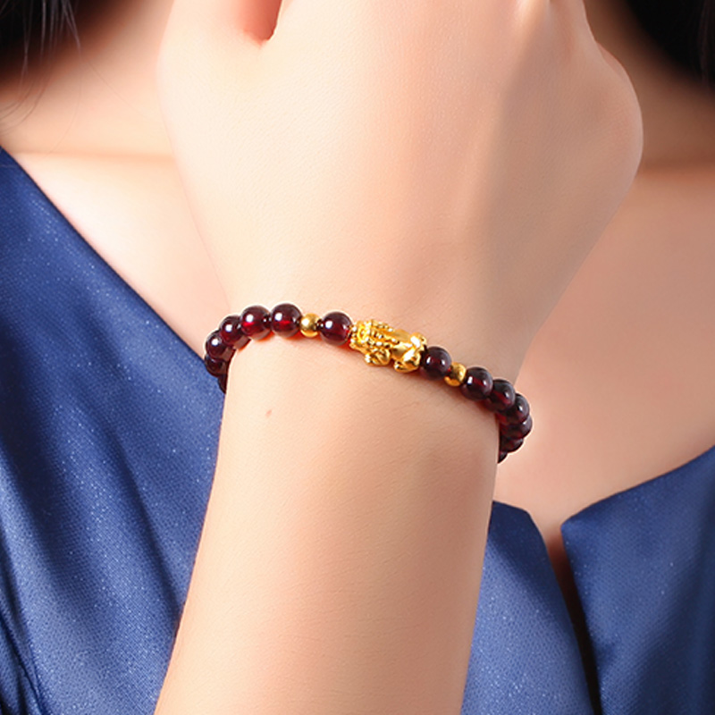 纯天然酒红石榴石皮丘貔貅手链串单圈女款本命年3d硬沙金水晶礼物